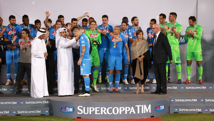 DOHA, QATAR - DECEMBER 22: Qatar's Prime Minister, Sheikh Abdullah bin Nasser bin Khalifa al-Thani presents Napoli Captain, Marek Hamsik with Italian Super Cup medal after the 2014 Italian Super Cup match between Juventus FC v SSC Napoli at the Jassim Bin Hamad Stadium on December 22, 2014 in Doha, Qatar. (Photo by Warren Little/Getty Images) napoli al thani