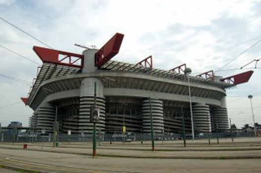 San Siro (fonte foto: mojotravel.wordpress.com) San Siro (fonte foto: mojotravel.wordpress.com)