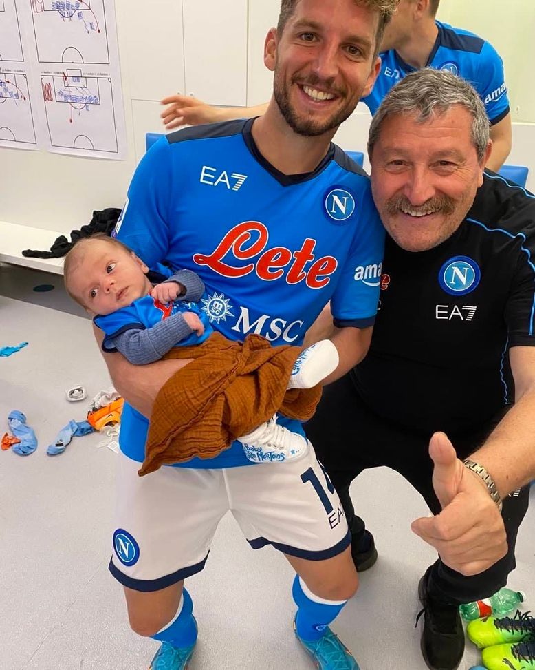 FOTO Ciro Mertens ospite speciale nello spogliatoio del Napoli lo