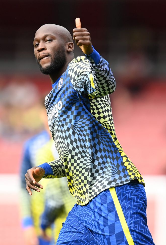 LONDON, ENGLAND - AUGUST 22: Romelu Lukaku of Chelsea acknowledges the fans during the warm up prior to the Premier League match between Arsenal and Chelsea at Emirates Stadium on August 22, 2021 in London, England. (Photo by Michael Regan/Getty Images) LONDON, ENGLAND - AUGUST 22: Romelu Lukaku of Chelsea acknowledges the fans during the warm up prior to the Premier League match between Arsenal and Chelsea at Emirates Stadium on August 22, 2021 in London, England. (Photo by Michael Regan/Getty Images)