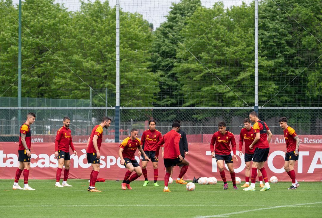 Roma, rifinitura in vista del Leverkusen: ci sono Dybala e Wijnaldum – FOTO GALLERY - immagine 6