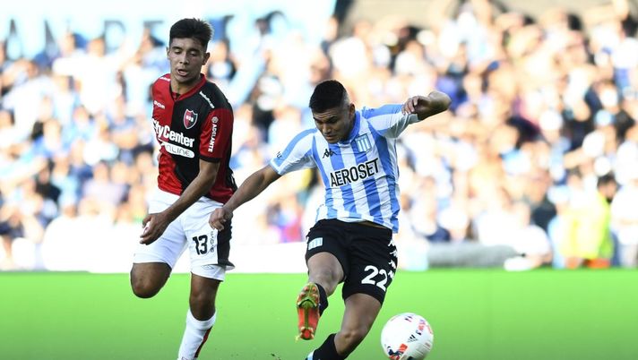 Carlos Alcaraz con la maglia del Racing