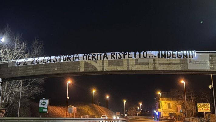 Losi, altro striscione contro la società: “La storia merita rispetto, indegni” - immagine 1