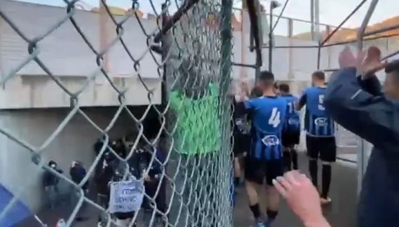 Giocatori e tifosi Imperia dopo l'1-1 dell'andata nel derby con la Sanremese Giocatori e tifosi Imperia dopo l'1-1 dell'andata nel derby con la Sanremese