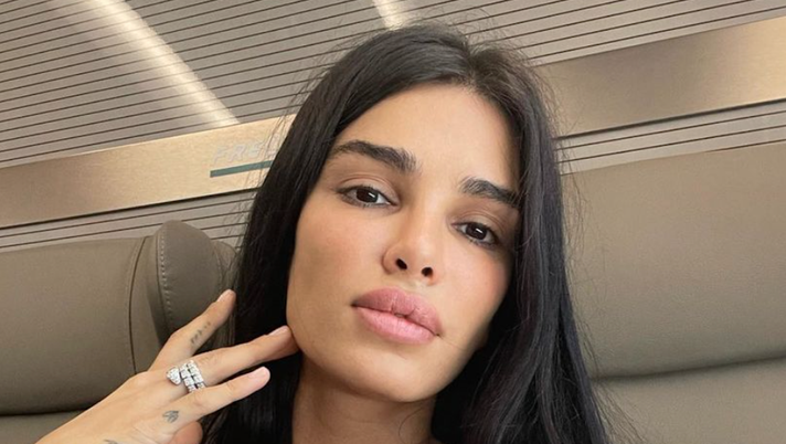 Jovana, il buongiorno sui social toglie il fiato. Pazzesco il décolleté di lady Djordjevic  Jovana, il buongiorno sui social toglie il fiato. Pazzesco il décolleté di lady Djordjevic - immagine 1