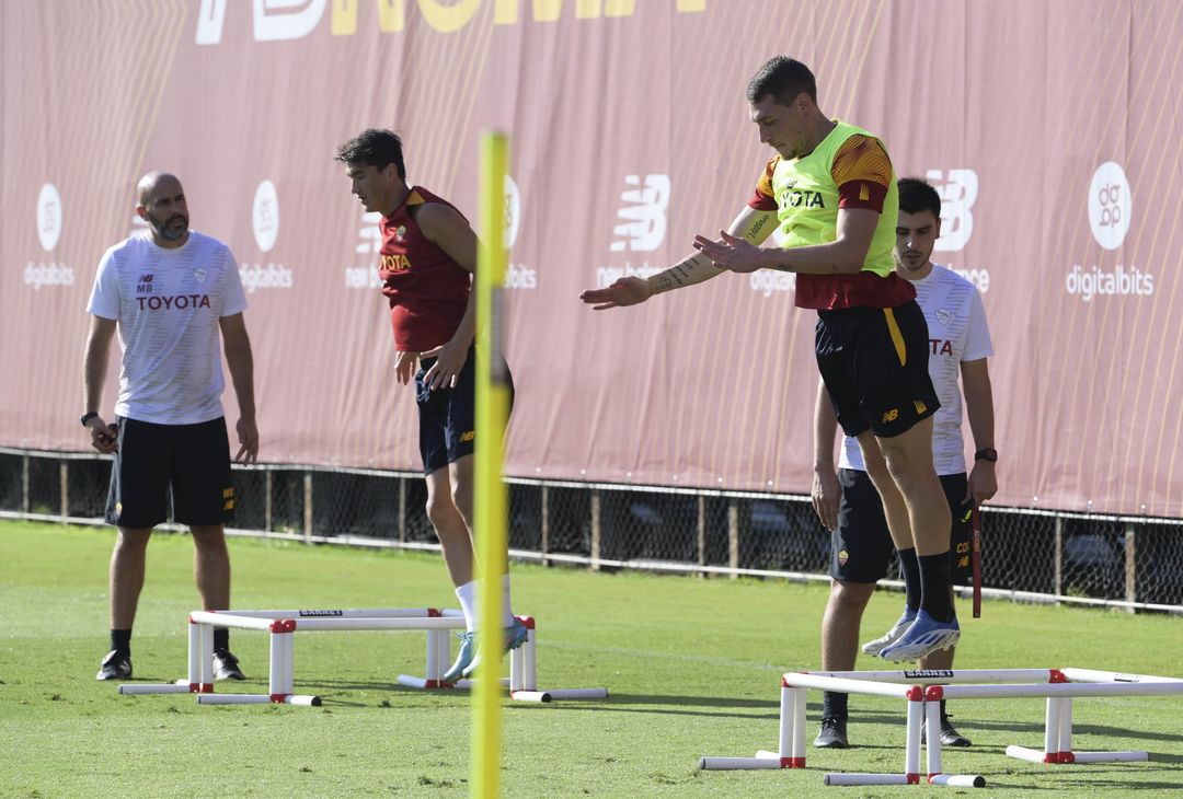 Roma, il primo allenamento con i compagni di Belotti – FOTO GALLERY - immagine 4