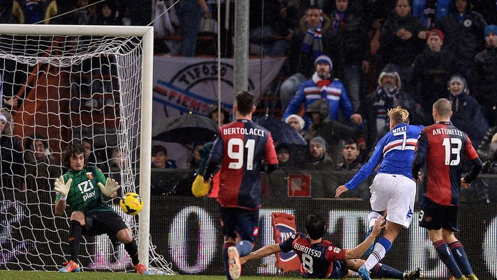 GENOA, ITALY - FEBRUARY 03:  Maxi Lopez of UC Sampdoria #7 scores the first goal during the Serie A match between Genoa CFC and UC Sampdoria at Stadio Luigi Ferraris on February 3, 2014 in Genoa, Italy.  (Photo by Claudio Villa/Getty Images) 