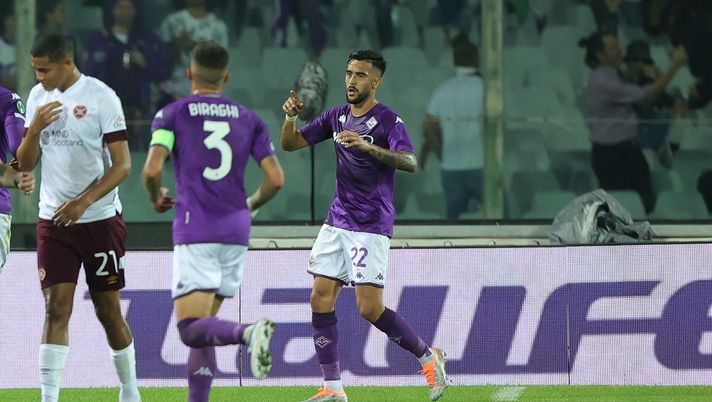 FLORENCE, ITALY - OCTOBER 13: Nicolas Ivan Gonzalez of ACF Fiorentina celebrates after scoring a goal during the UEFA Europa Conference League group A match between ACF Fiorentina and Heart of Midlothian at Stadio Artemio Franchi on October 13, 2022 in Florence, Italy. (Photo by Gabriele Maltinti/Getty Images) Fiorentina-Hearts 5-1: troppa viola per gli scozzesi, Gonzalez protagonista - immagine 1