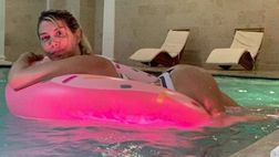 VIDEO Wanda Nara, vacanze ed extralusso a Parigi: la bella showgirl si regala un tuffo ‘privato’…