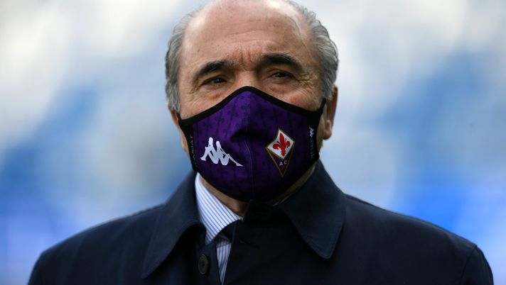 REGGIO NELL'EMILIA, ITALY - APRIL 17: ACF Fiorentina president Rocco Commisso is seen wearing a facemask prior to the Serie A match between US Sassuolo and ACF Fiorentina at Mapei Stadium - Citta del Tricolore on April 17, 2021 in Reggio nell'Emilia, Italy. Sporting stadiums around Italy remain under strict restrictions due to the Coronavirus Pandemic as Government social distancing laws prohibit fans inside venues resulting in games being played behind closed doors. (Photo by Alessandro Sabattini/Getty Images) REGGIO NELL'EMILIA, ITALY - APRIL 17: ACF Fiorentina president Rocco Commisso is seen wearing a facemask prior to the Serie A match between US Sassuolo and ACF Fiorentina at Mapei Stadium - Citta del Tricolore on April 17, 2021 in Reggio nell'Emilia, Italy. Sporting stadiums around Italy remain under strict restrictions due to the Coronavirus Pandemic as Government social distancing laws prohibit fans inside venues resulting in games being played behind closed doors. (Photo by Alessandro Sabattini/Getty Images)