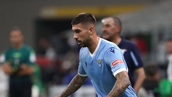 MILAN, ITALY - SEPTEMBER 12: Mattia Zaccagni of SS Lazio in action during the Serie A match between AC Milan and SS Lazio at Stadio Giuseppe Meazza on September 12, 2021 in Milan, Italy. (Photo by Marco Luzzani/Getty Images) Lazio, Zaccagni salta il derby e non solo: i tempi di recupero dopo l’infortunio - immagine 1