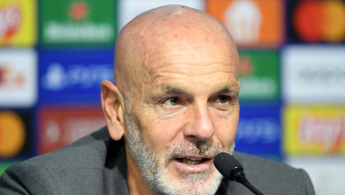 ZAGREB, CROATIA - OCTOBER 25: Stefano Pioli, Head Coach of AC Milan, speaks to the media after the final whistle of the UEFA Champions League group E match between Dinamo Zagreb and AC Milan at Stadion Maksimir on October 25, 2022 in Zagreb, Croatia. (Photo by Jurij Kodrun/Getty Images) Pioli: “Rosa al completo, recupero Kalulu! Siamo il Milan, Champions diversa dalla Serie A” - immagine 1