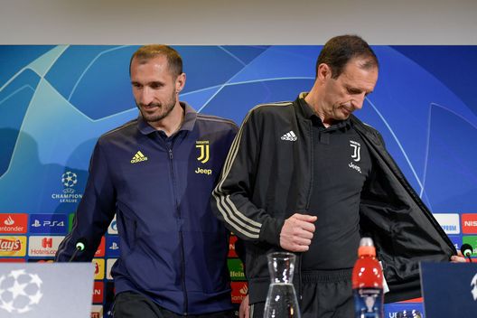 TURIN, ITALY - MARCH 11: Juventus player Giorgio Chiellini and coach Massimiliano Allegri during the Champions League press confrence at Allianz Stadium on March 11, 2019 in Turin, Italy. (Photo by Daniele Badolato - Juventus FC/Juventus FC via Getty Images) TURIN, ITALY - MARCH 11: Juventus player Giorgio Chiellini and coach Massimiliano Allegri during the Champions League press confrence at Allianz Stadium on March 11, 2019 in Turin, Italy. (Photo by Daniele Badolato - Juventus FC/Juventus FC via Getty Images)