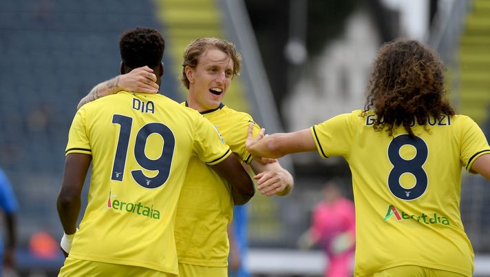 EMPOLI, ITALY - MAY 04: Boulaye Dia of SS Lazio celebrates a opening goal with his team mates during the Serie match between Empoli and Lazio at Stadio Carlo Castellani on May 04, 2025 in Empoli, Italy. (Photo by Marco Rosi - SS Lazio/Getty Images) Lazio, ultimo treno per la Champions League: i calendari a confronto - immagine 1