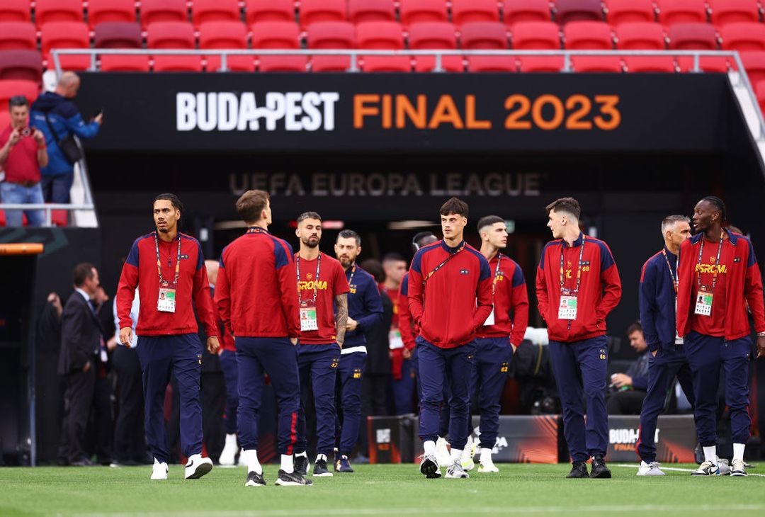 La Roma sul prato della Puskas Arena. Domani la finale – FOTO GALLERY - immagine 8