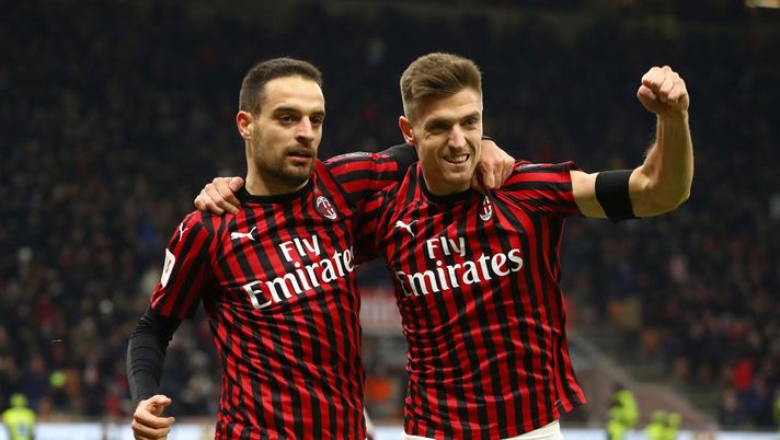 MILAN, ITALY - JANUARY 28: Giacomo Bonaventura (L) of AC Milan celebrates with his team-mate Krzysztof Piatek (R) after scoring the opening goal during the Coppa Italia Quarter Final match between AC Milan and Torino at San Siro on January 28, 2020 in Milan, Italy. (Photo by Marco Luzzani/Getty Images) MILAN, ITALY - JANUARY 28: Giacomo Bonaventura (L) of AC Milan celebrates with his team-mate Krzysztof Piatek (R) after scoring the opening goal during the Coppa Italia Quarter Final match between AC Milan and Torino at San Siro on January 28, 2020 in Milan, Italy. (Photo by Marco Luzzani/Getty Images)