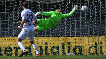 VERONA, ITALY - MAY 09: Mergim Vojvoda of Torino FC scores the opening goal during the Serie A match between Hellas Verona FC and Torino FC at Stadio Marcantonio Bentegodi on May 09, 2021 in Verona, Italy. Sporting stadiums around Italy remain under strict restrictions due to the Coronavirus Pandemic as Government social distancing laws prohibit fans inside venues resulting in games being played behind closed doors. (Photo by Alessandro Sabattini/Getty Images) VERONA, ITALY - MAY 09: Mergim Vojvoda of Torino FC scores the opening goal during the Serie A match between Hellas Verona FC and Torino FC at Stadio Marcantonio Bentegodi on May 09, 2021 in Verona, Italy. Sporting stadiums around Italy remain under strict restrictions due to the Coronavirus Pandemic as Government social distancing laws prohibit fans inside venues resulting in games being played behind closed doors. (Photo by Alessandro Sabattini/Getty Images)