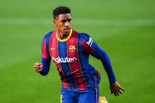 BARCELONA, SPAIN - NOVEMBER 29: Junior Firpo of FC Barcelona looks on during the La Liga Santander match between FC Barcelona and C.A. Osasuna at Camp Nou on November 29, 2020 in Barcelona, Spain. (Photo by David Ramos/Getty Images) BARCELONA, SPAIN - NOVEMBER 29: Junior Firpo of FC Barcelona looks on during the La Liga Santander match between FC Barcelona and C.A. Osasuna at Camp Nou on November 29, 2020 in Barcelona, Spain. (Photo by David Ramos/Getty Images)