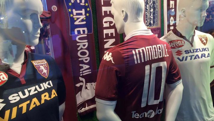 La maglietta di Ciro Immobile (foto Granata Store) La maglietta di Ciro Immobile (foto Granata Store)