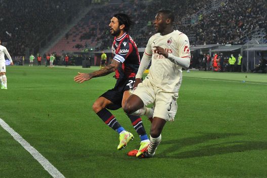 Ballo Toure, sostituto di Theo Hernandez sulla fascia sinistra, subisce il fallo da espulsione. ULTIM’ORA | Theo Hernandez negativo al Covid! Il comunicato ufficiale- immagine 2