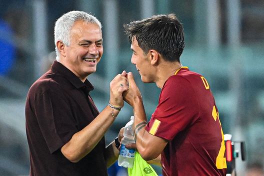 Getty Images Mourinho e Dybala mandano segnali ai Friedkin. Karsdorp: “Amo giocare per la Roma”- immagine 2