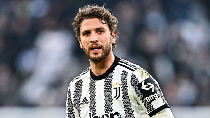 TURIN, ITALY - JANUARY 29: Manuel Locatelli of Juventus looks on during the Serie A match between Juventus and AC Monza at Allianz Stadium on January 29, 2023 in Turin, Italy. (Photo by Juventus FC/Juventus FC via Getty Images) Manuel Locatelli, centrocampista della Juventus (getty images)