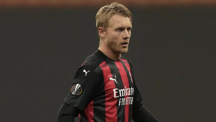 Simon Kjaer (difensore AC Milan), qui durante Milan-Sparta Praga 3-0 (Europa League 2020-2021) | AC Milan News (Getty Images)