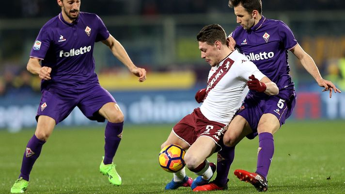 FLORENCE, ITALY - FEBRUARY 27: Milan Badelj of ACF Fiorentina battles for the ball with Andrea Belotti of FC Torino during the Serie A match between ACF Fiorentina and FC Torino at Stadio Artemio Franchi on February 27, 2017 in Florence, Italy.  (Photo by Gabriele Maltinti/Getty Images) 