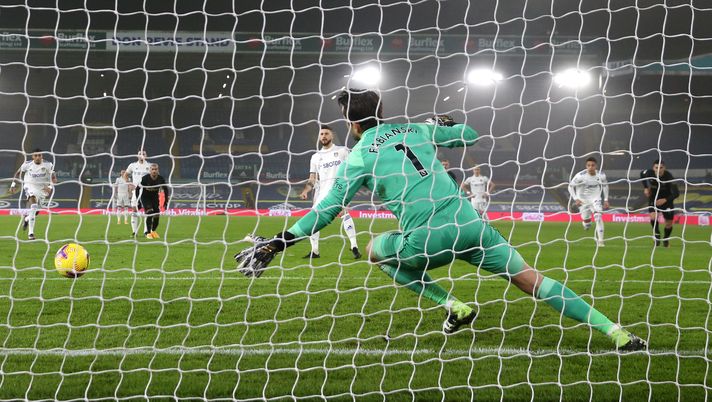 LEEDS, ENGLAND - DECEMBER 11: Mateusz Klich of Leeds United scores their sides first goal from the penalty spot past Lukasz Fabianski of West Ham United after VAR awarded a retake during the Premier League match between Leeds United and West Ham United at Elland Road on December 11, 2020 in Leeds, England. The match will be played without fans, behind closed doors as a Covid-19 precaution. (Photo by Jason Cairnduff - Pool/Getty Images) LEEDS, ENGLAND - DECEMBER 11: Mateusz Klich of Leeds United scores their sides first goal from the penalty spot past Lukasz Fabianski of West Ham United after VAR awarded a retake during the Premier League match between Leeds United and West Ham United at Elland Road on December 11, 2020 in Leeds, England. The match will be played without fans, behind closed doors as a Covid-19 precaution. (Photo by Jason Cairnduff - Pool/Getty Images)