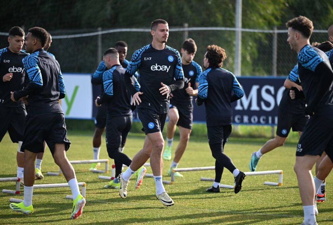 GALLERY Il Napoli si prepara in vista del Genoa: gli scatti dell’allenamento - immagine 2