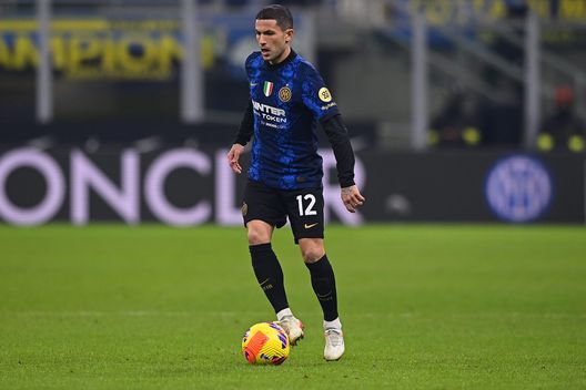MILAN, ITALY - DECEMBER 12: Stefano Sensi of FC Internazionale in action during the Serie A match between FC Internazionale and Cagliari Calcio at Stadio Giuseppe Meazza on December 12, 2021 in Milan, Italy. (Photo by Mattia Ozbot - Inter/Inter via Getty Images) MILAN, ITALY - DECEMBER 12: Stefano Sensi of FC Internazionale in action during the Serie A match between FC Internazionale and Cagliari Calcio at Stadio Giuseppe Meazza on December 12, 2021 in Milan, Italy. (Photo by Mattia Ozbot - Inter/Inter via Getty Images)