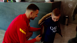 VIDEO Roma, il piccolo David incontra Dzeko: gioia, sorrisi e tanta commozione