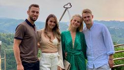 “Nemici” in campo, amici fuori: de Ligt e de Vrij cenano con le fidanzate in Piemonte