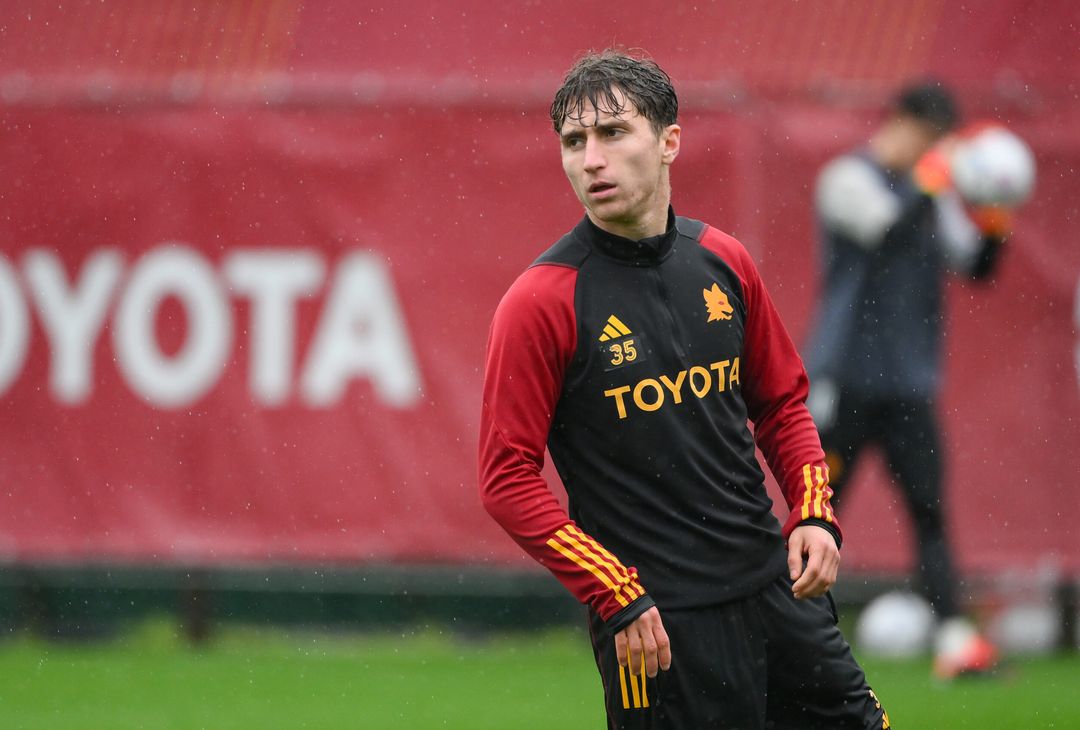 Roma, la ripresa degli allenamenti sotto la pioggia a Trigoria – FOTOGALLERY - immagine 30