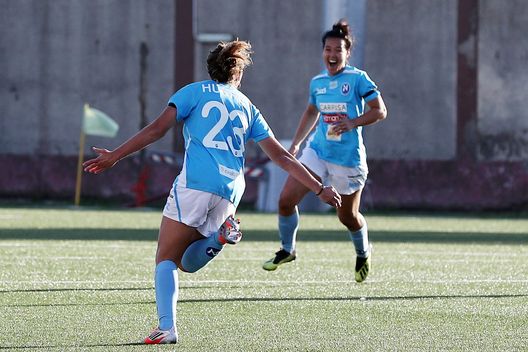 NAPLES, ITALY - DECEMBER 05: Sarah Huchet of SSC Napoli celebrates after scoring the 1-0 goal during the Women Serie A match between SSC Napoli and Juventus at on December 05, 2020 in Naples, Italy. (Photo by Francesco Pecoraro/Getty Images) NAPLES, ITALY - DECEMBER 05: Sarah Huchet of SSC Napoli celebrates after scoring the 1-0 goal during the Women Serie A match between SSC Napoli and Juventus at on December 05, 2020 in Naples, Italy. (Photo by Francesco Pecoraro/Getty Images)