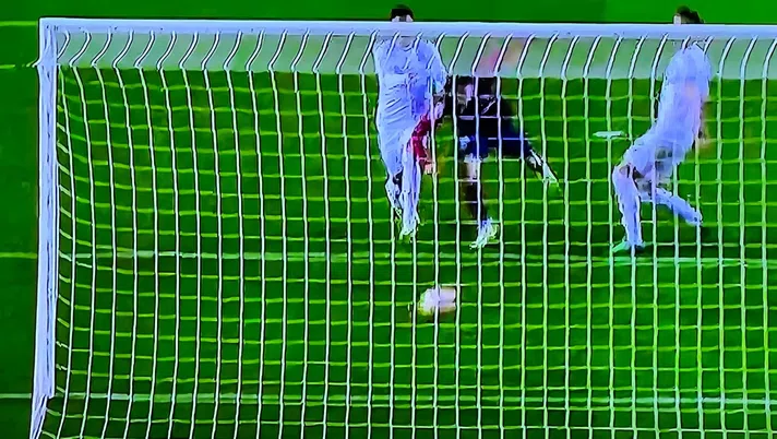 VIDEO Barcellona-Napoli 3-1, Lewandowski chiude la partita con un tocco a porta vuota - immagine 1