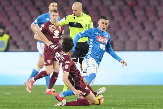  NAPLES, ITALY - FEBRUARY 17: Jose Callejon of SSC Napoli vies Emiliano Moretti of Torino FC during the Serie A match between SSC Napoli and Torino FC at Stadio San Paolo on February 17, 2019 in Naples, Italy. (Photo by Francesco Pecoraro/Getty Images) 