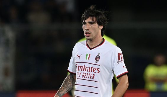 Sandro Tonali (centrocampista AC Milan) qui durante Atalanta-Milan 1-1 (Serie A 2022-2023) | News (Getty Images) Sandro Tonali AC Milan Atalanta-Milan 1-1 Serie A 2022-2023