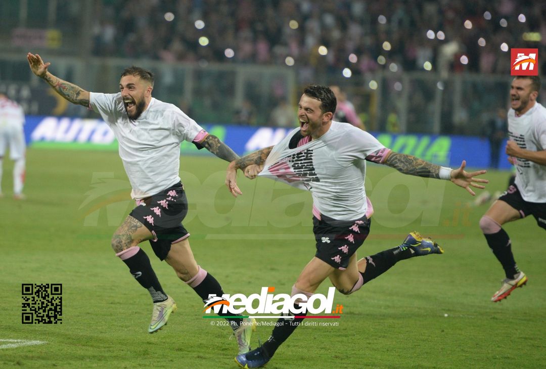 FOTO Palermo in Serie B, i festeggiamenti dei rosanero al Renzo Barbera (Gallery) - immagine 104