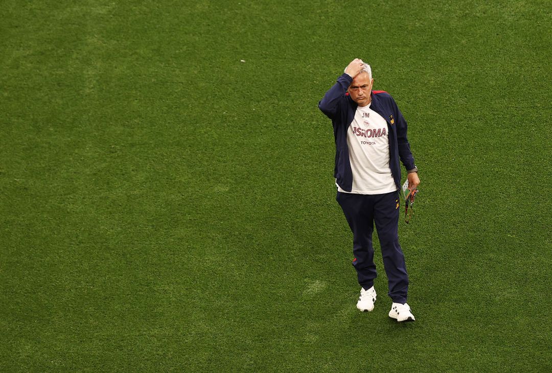 La Roma sul prato della Puskas Arena. Domani la finale – FOTO GALLERY - immagine 23