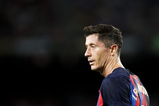 (Photo by David S. Bustamante/Soccrates/Getty Images) Lewandowski salta il derby con l’Espanyol: colpa del cartellino rosso contro l’Osasuna- immagine 3