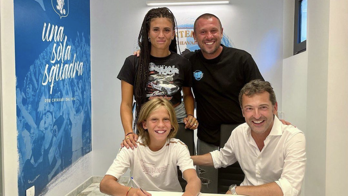 Christopher Cassano all’Entella per un’altra stagione: lo scatto con mamma e papà - immagine 1