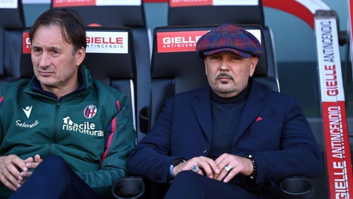 UDINE, ITALY - OCTOBER 17: Sinisa Mihajlovic head coach of Bologna FC looks on during the Serie A match between Udinese Calcio and Bologna FC at Dacia Arena on October 17, 2021 in Udine, Italy. (Photo by Alessandro Sabattini/Getty Images) Mihajlovic furioso: “Ho dovuto togliere Svanberg, è ridicolo! Un errore clamoroso di Abisso” - immagine 1