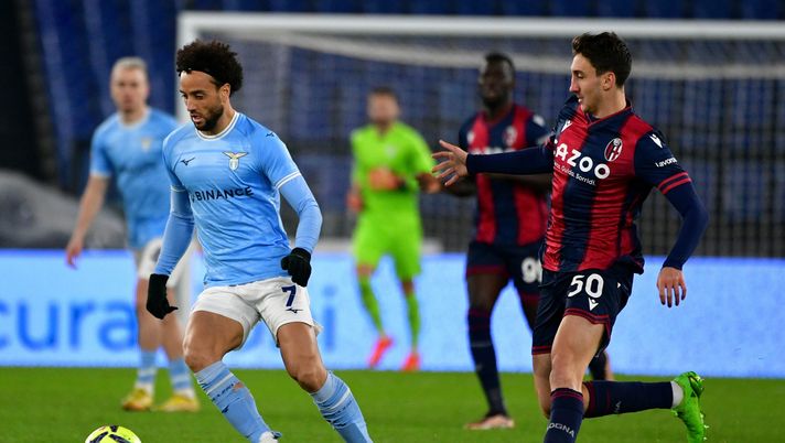 ROME, ITALY - JANUARY 19: Felipe Anderson of SS Lazio compete for the ball with Andrea Cambiaso of Bologna FC during the coppa Italia match between SS Lazio v Bologna FC at Olimpico Stadium on January 19, 2023 in Rome, Italy. (Photo by Marco Rosi - SS Lazio/Getty Images) Ag. Cambiaso: “Rifiuto netto del Bologna alla Juve” - immagine 1