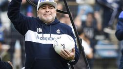 “La mano de Dios”, la scultura che omaggia Maradona nel gesto più iconico della sua carriera – FOTO