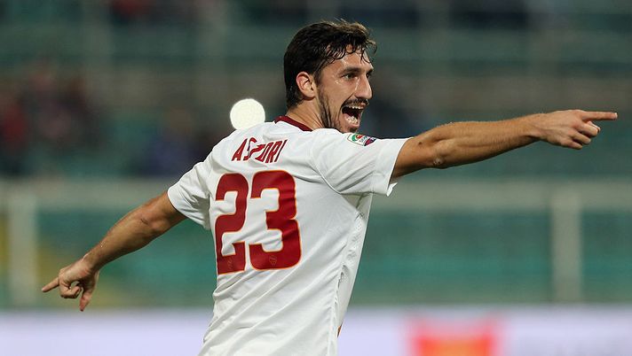 PALERMO, ITALY - JANUARY 17: Davide Astori of Roma during the Serie A match between US Citta di Palermo and AS Roma at Stadio Renzo Barbera on January 17, 2015 in Palermo, Italy. (Photo by Maurizio Lagana/Getty Images) Astori, sei anni fa la tragica morte: il ricordo della Roma sui social – FOTO - immagine 1