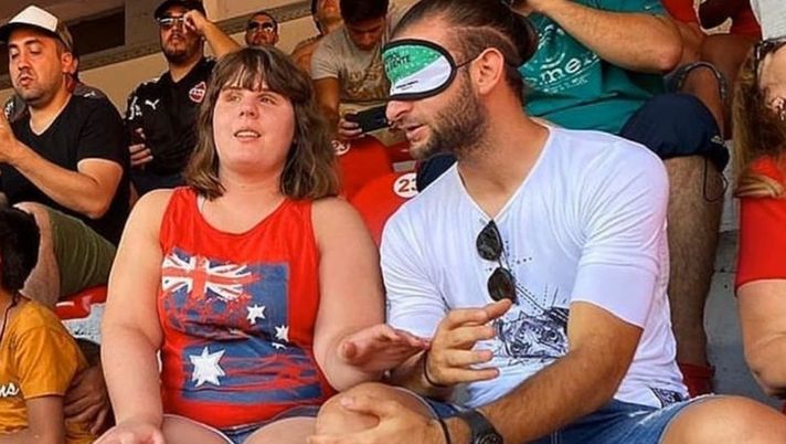 L'Independiente segna e l'infortunato Gaston Silva racconta tutto ad una tifosa che non può vedere la partita... L'Independiente segna e l'infortunato Gaston Silva racconta tutto ad una tifosa che non può vedere la partita...