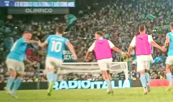 La mano di Luis a Ciro