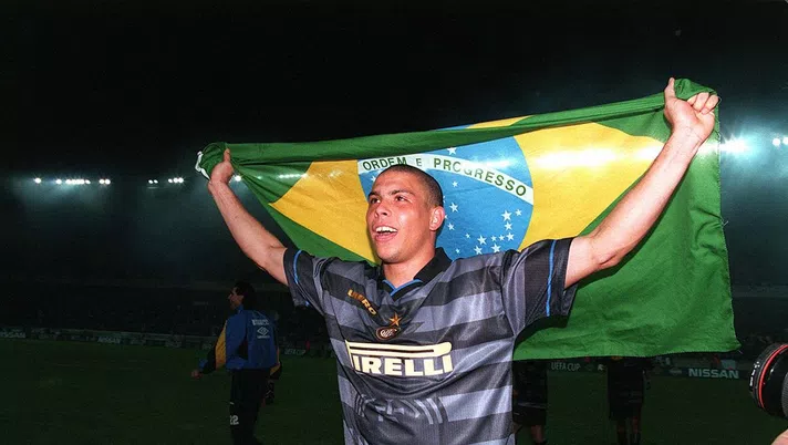 Inter, in vendita maglia Home 1997/98 e la maglia della finale Uefa ’98: dove comprarle - immagine 1