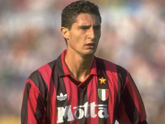 Daniele Massaro con la maglia del Milan nella stagione 1993-94 Daniele Massaro con la maglia del Milan nella stagione 1993-94